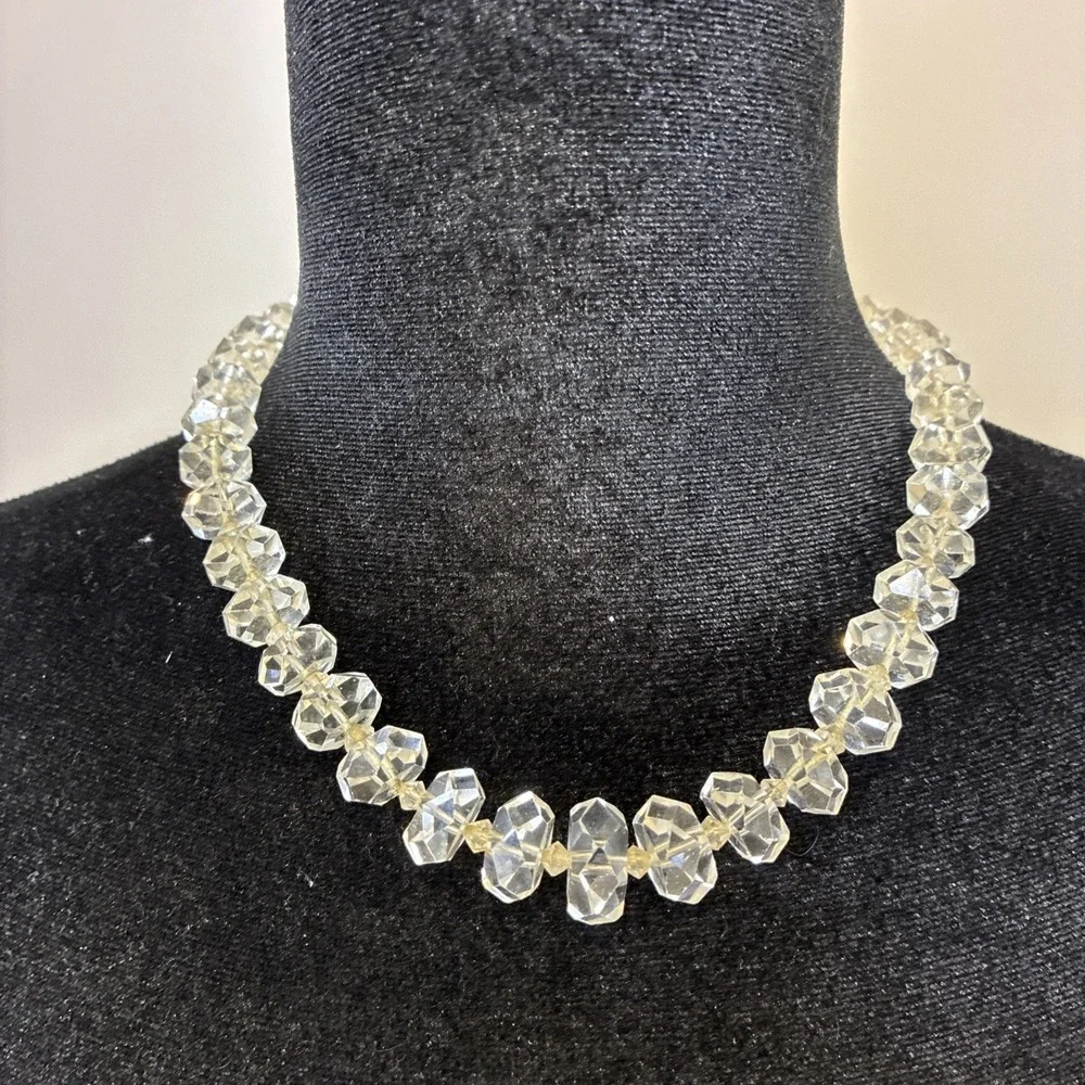 Vintage Faceted Clear Glass Bead Necklace Graduated Barrel Clasp 17 Inch Womens
